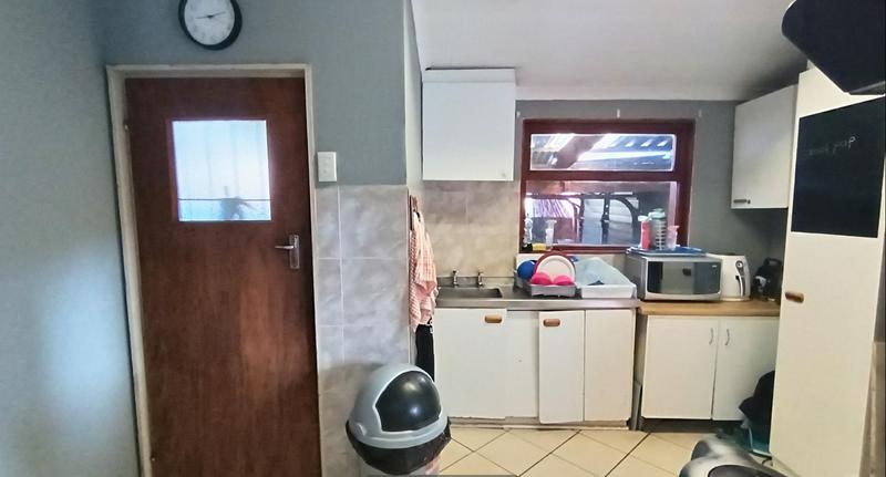 5 Bedroom Property for Sale in Bothasig Western Cape